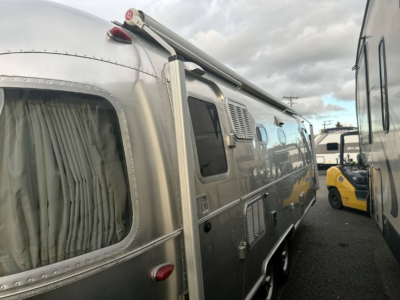 A photo of this 2017 Airstream LAND YACHT 28FB