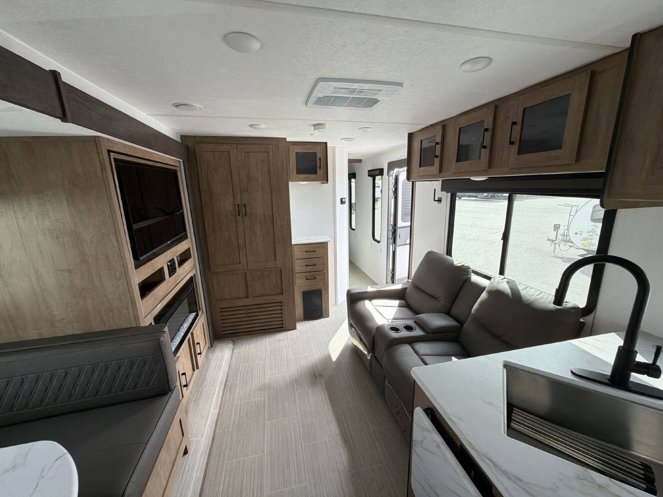 A photo of this 2024 Coachmen FREEDOM EXPRESS ULTRA LITE 274RKS