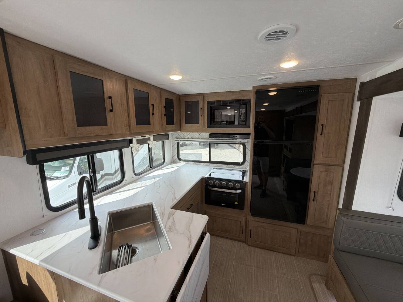 A photo of this 2024 Coachmen FREEDOM EXPRESS ULTRA LITE 274RKS
