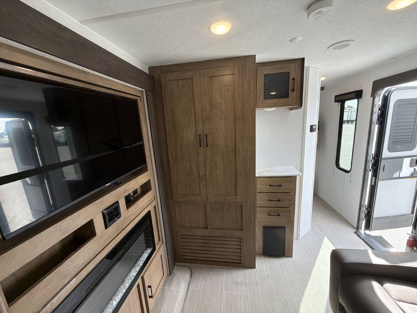 A photo of this 2024 Coachmen FREEDOM EXPRESS ULTRA LITE 274RKS