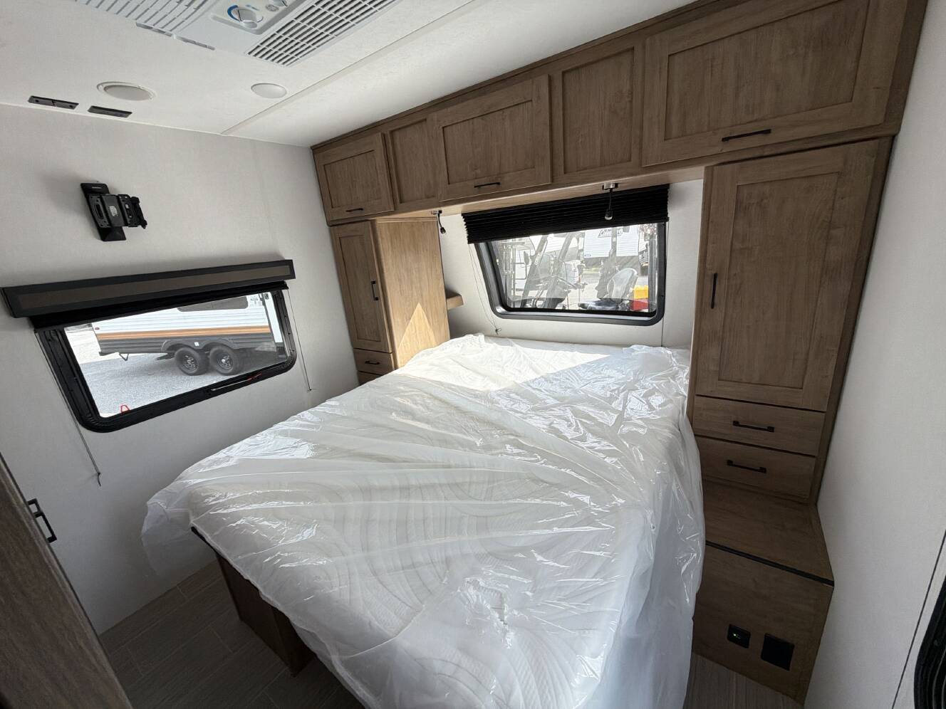 A photo of this 2024 Coachmen FREEDOM EXPRESS ULTRA LITE 274RKS