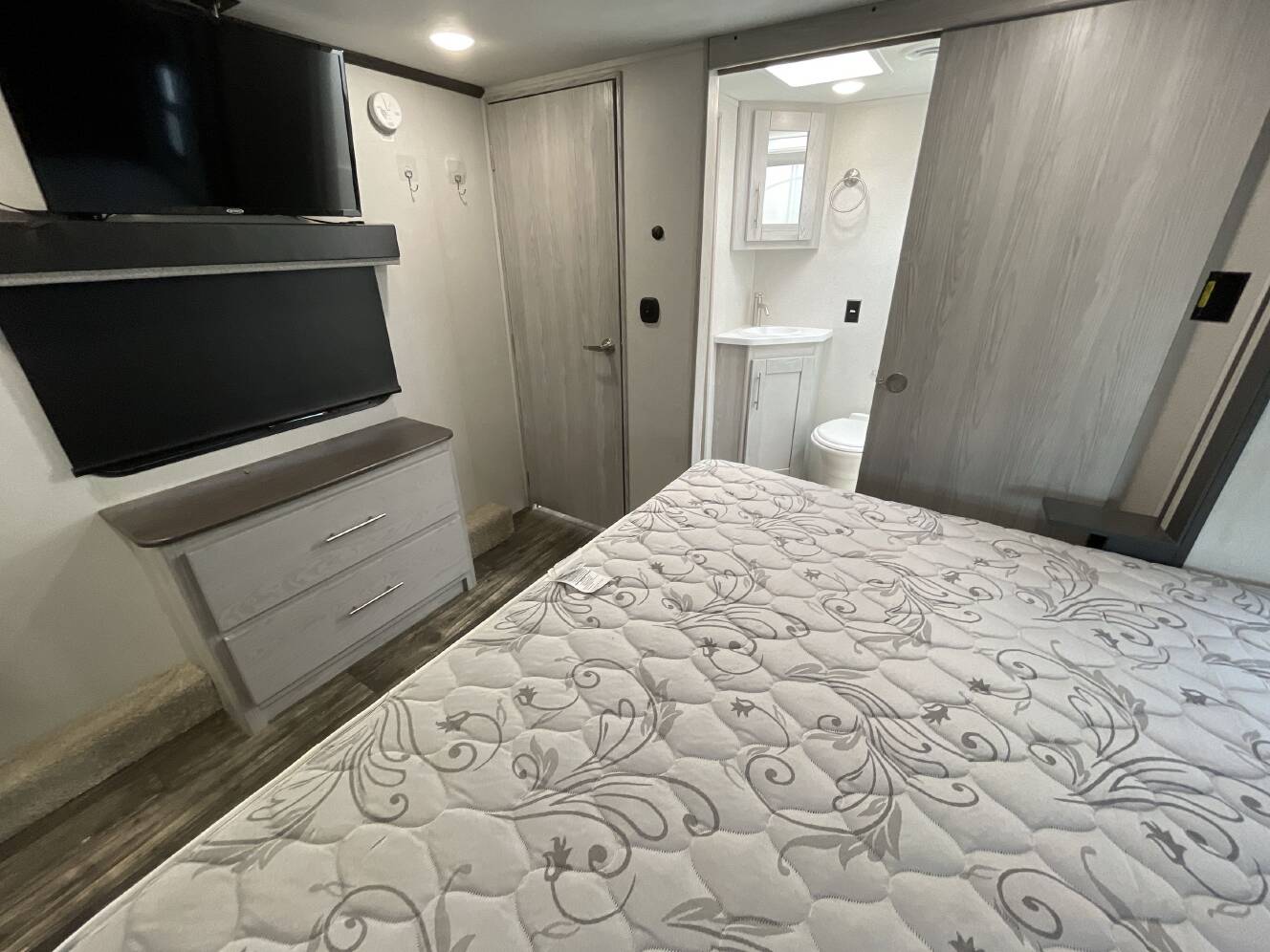 A photo of this 2022 Keystone FUZION 379