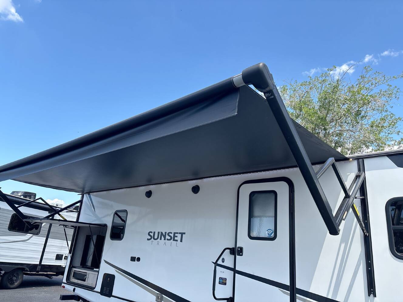 A photo of this 2024 Crossroads SUNSET TRAIL 253RB