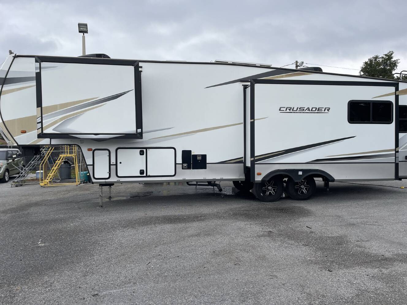 A photo of this 2024 Prime Time CRUSADER 335RLP