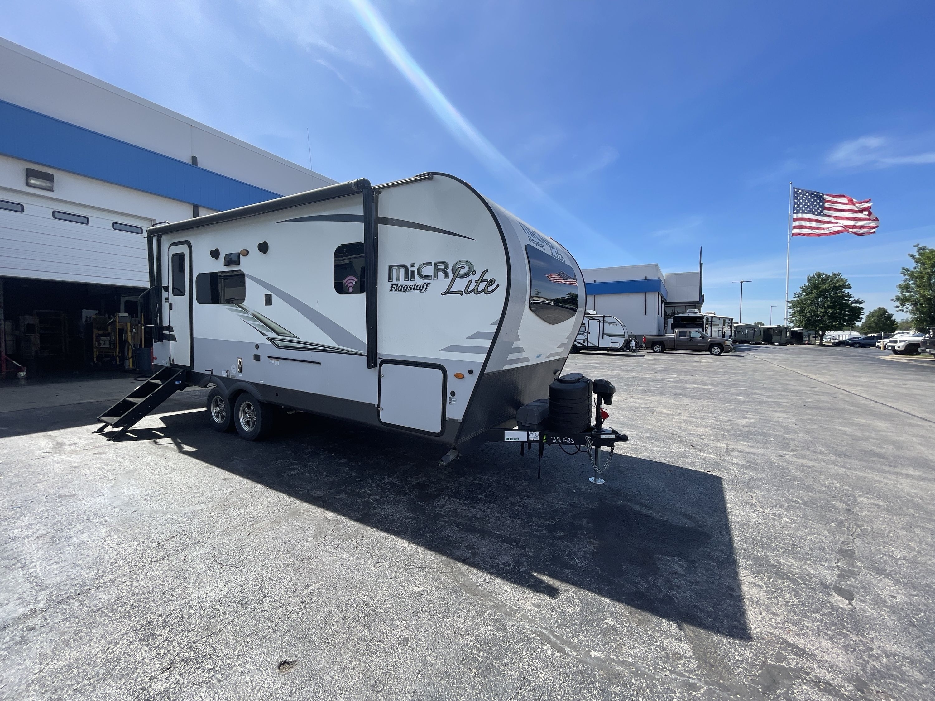 2021 Forest River FLAGSTAFF MICRO LITE 22FBS in strafford MO