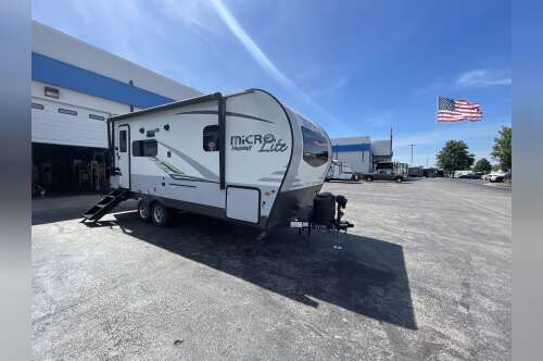 2021 Forest River FLAGSTAFF MICRO LITE 22FBS in strafford MO