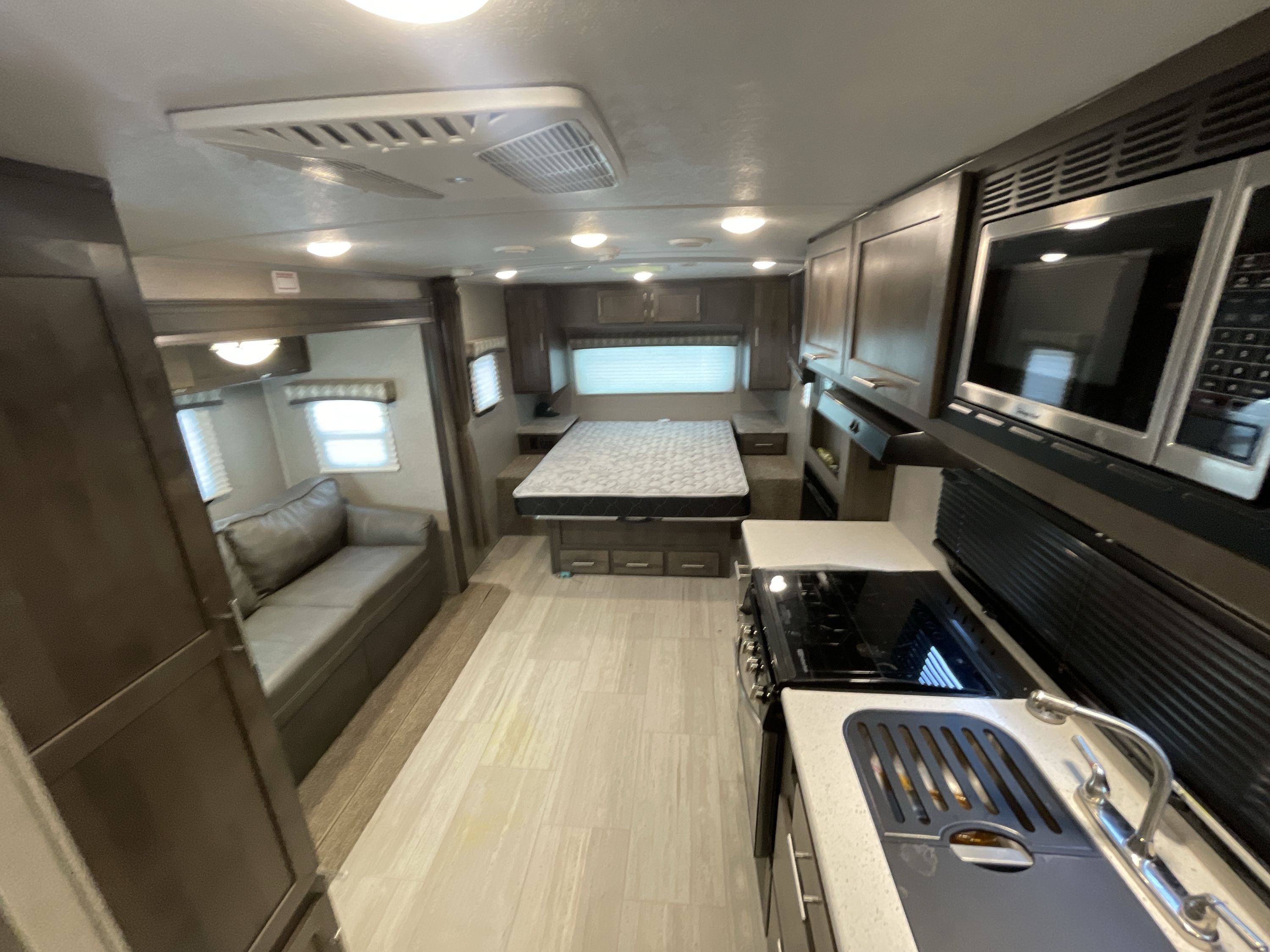 2021 Forest River FLAGSTAFF MICRO LITE 22FBS in strafford MO
