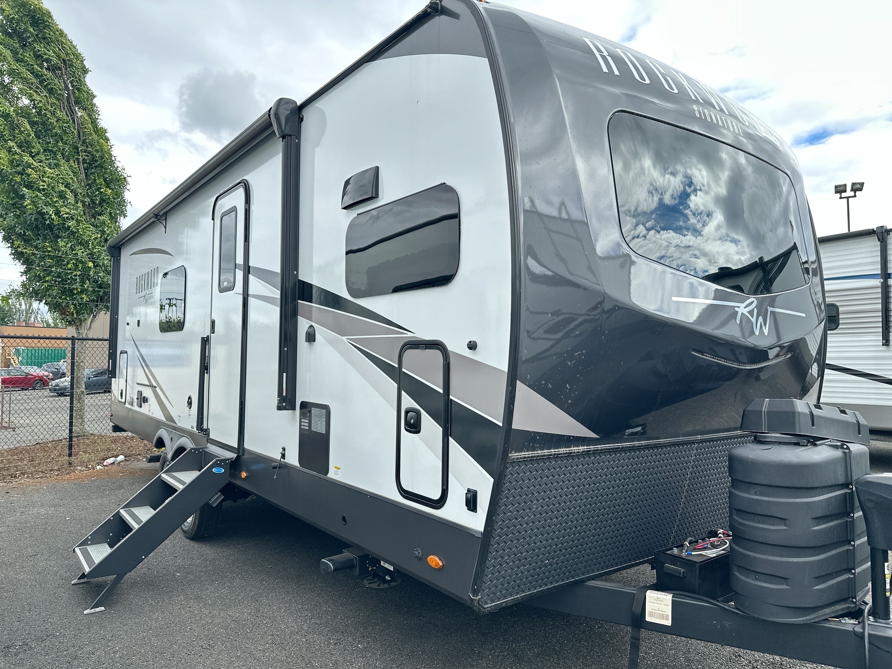 2024 Forest River ROCKWOOD SIGNATURE 8263MBR RV