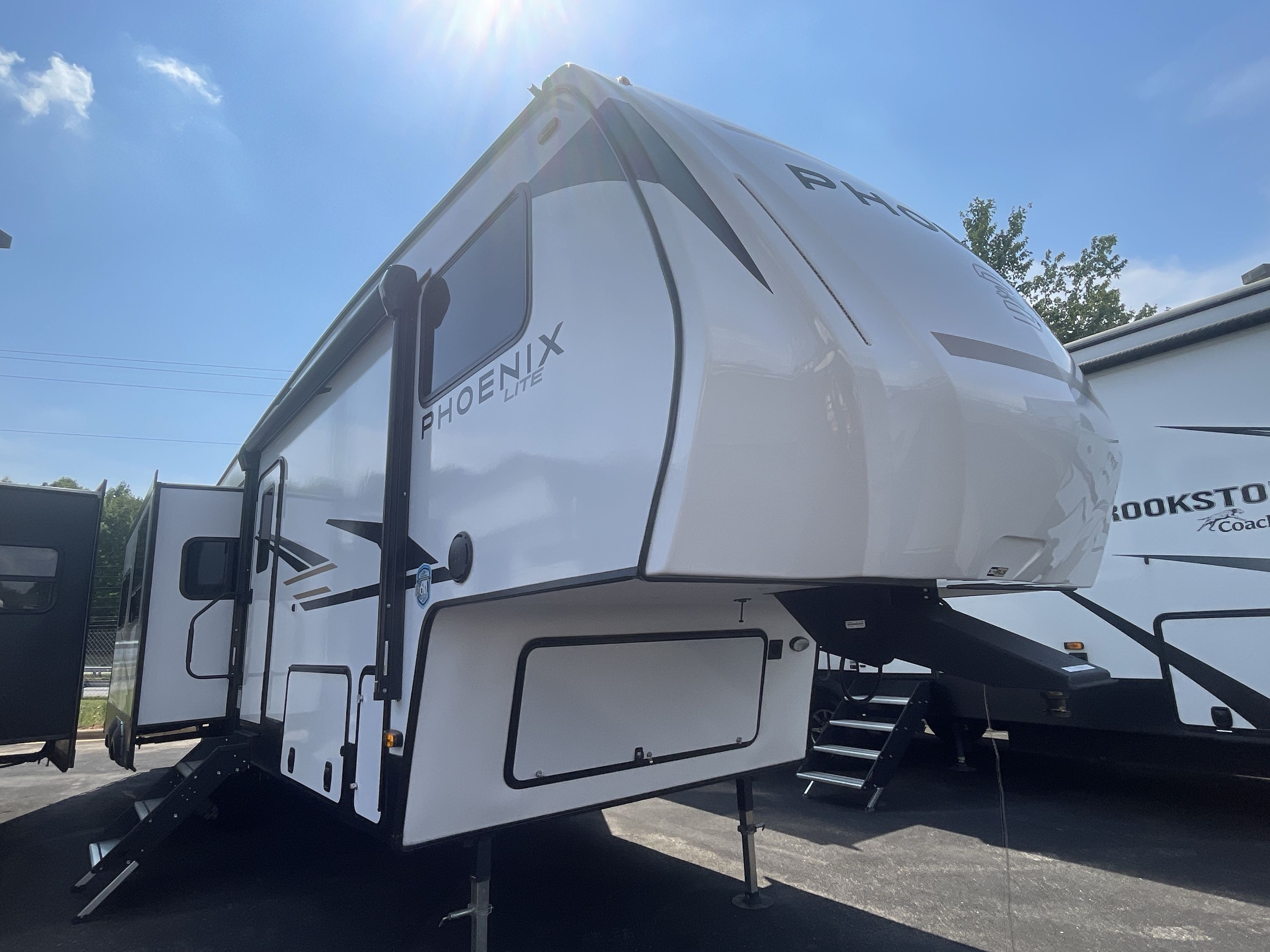 2025 Shasta PHOENIX LITE 30RLS in statesville NC