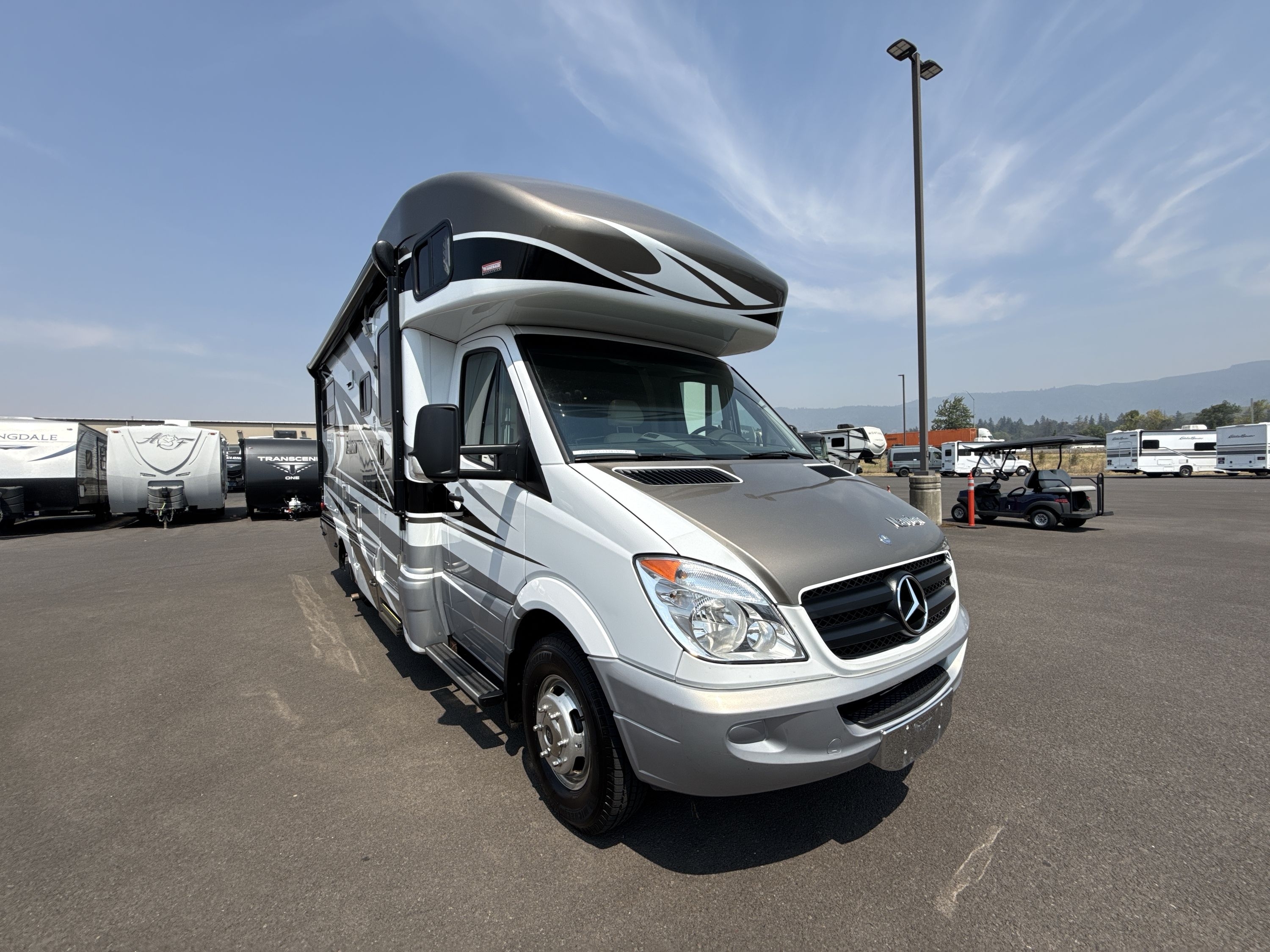 2013 Itasca NAVION 24J in coburg OR