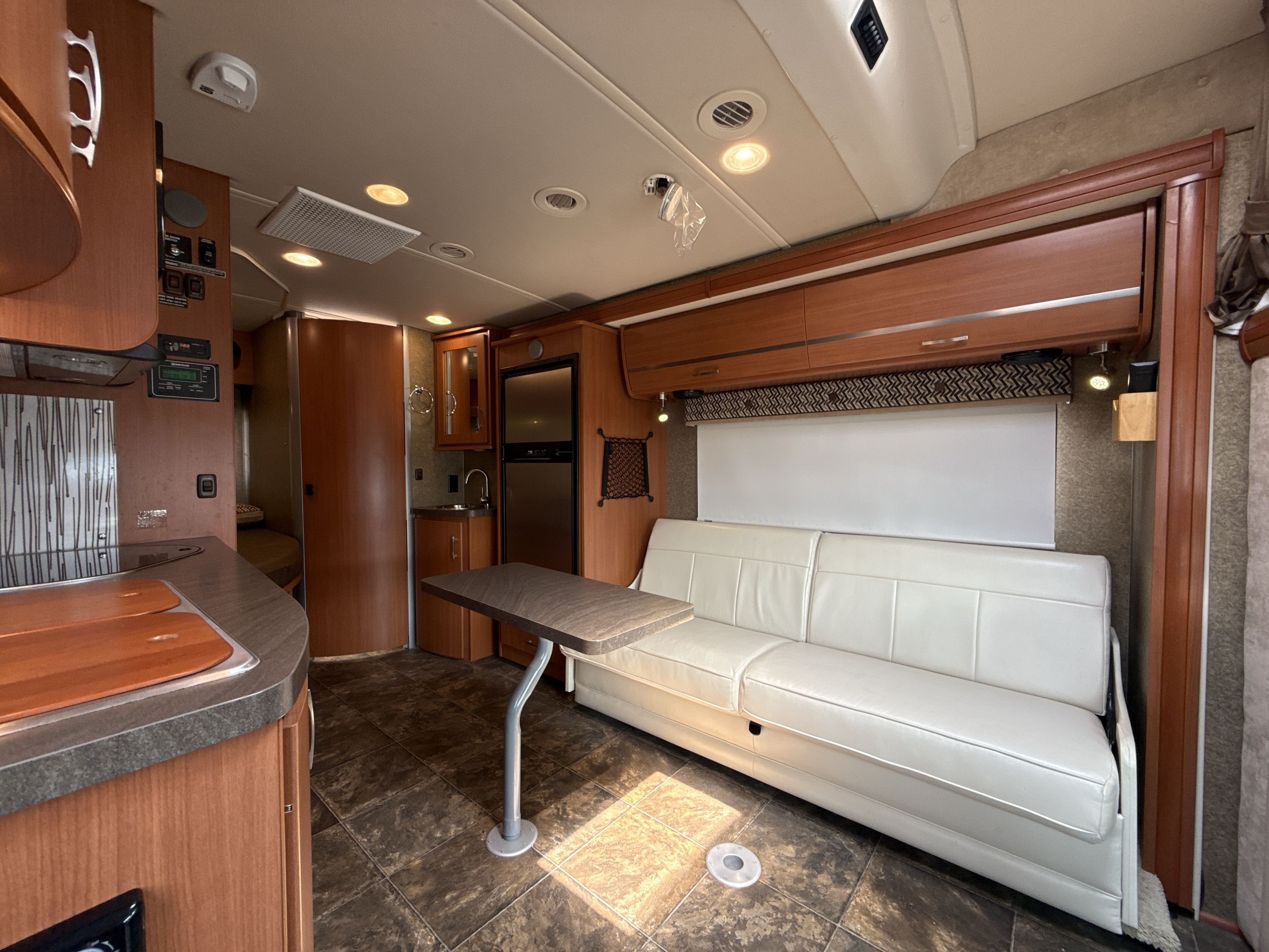 2013 Itasca NAVION 24J in coburg OR