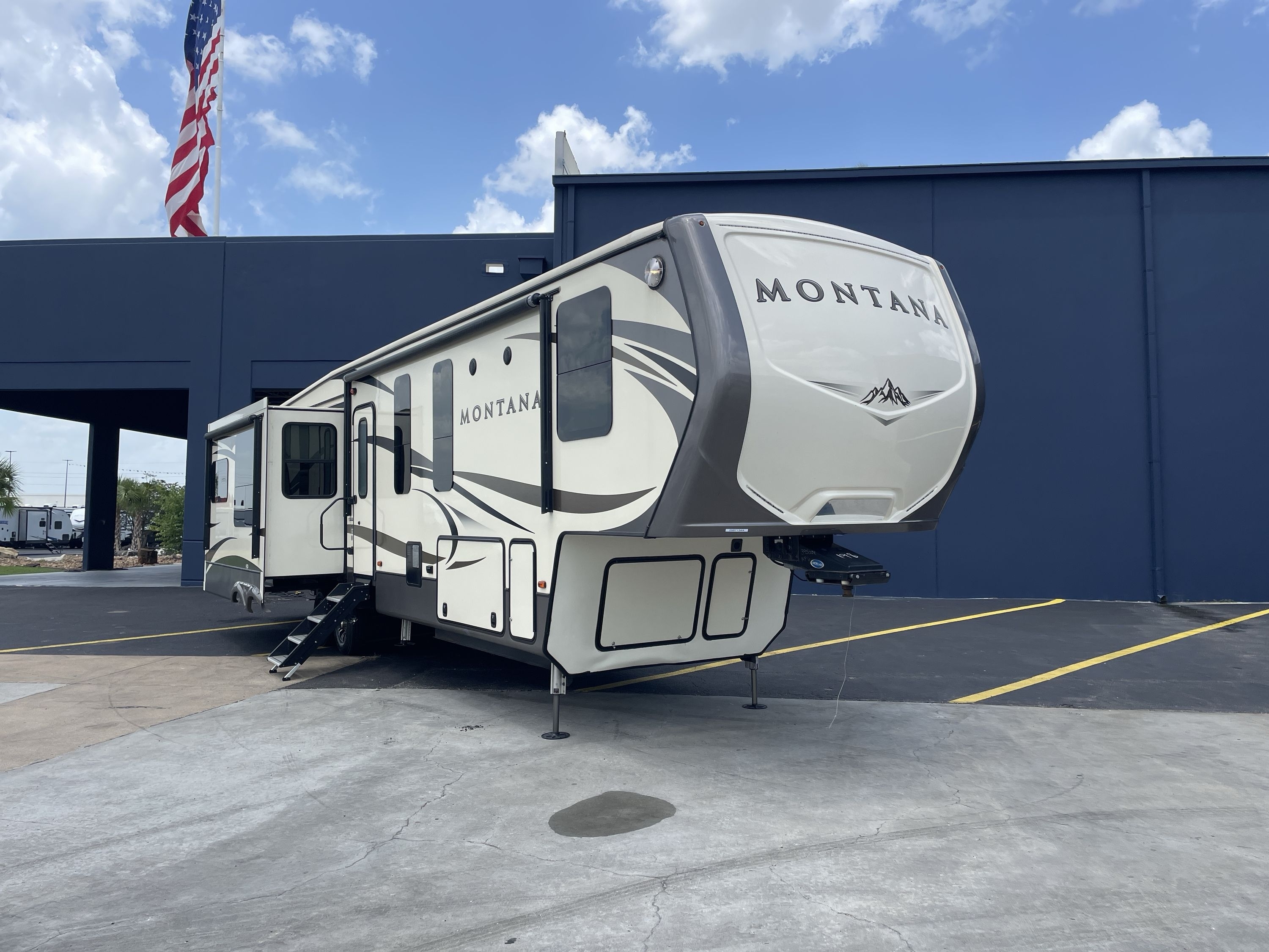 2017 Keystone MONTANA 3950BR RV