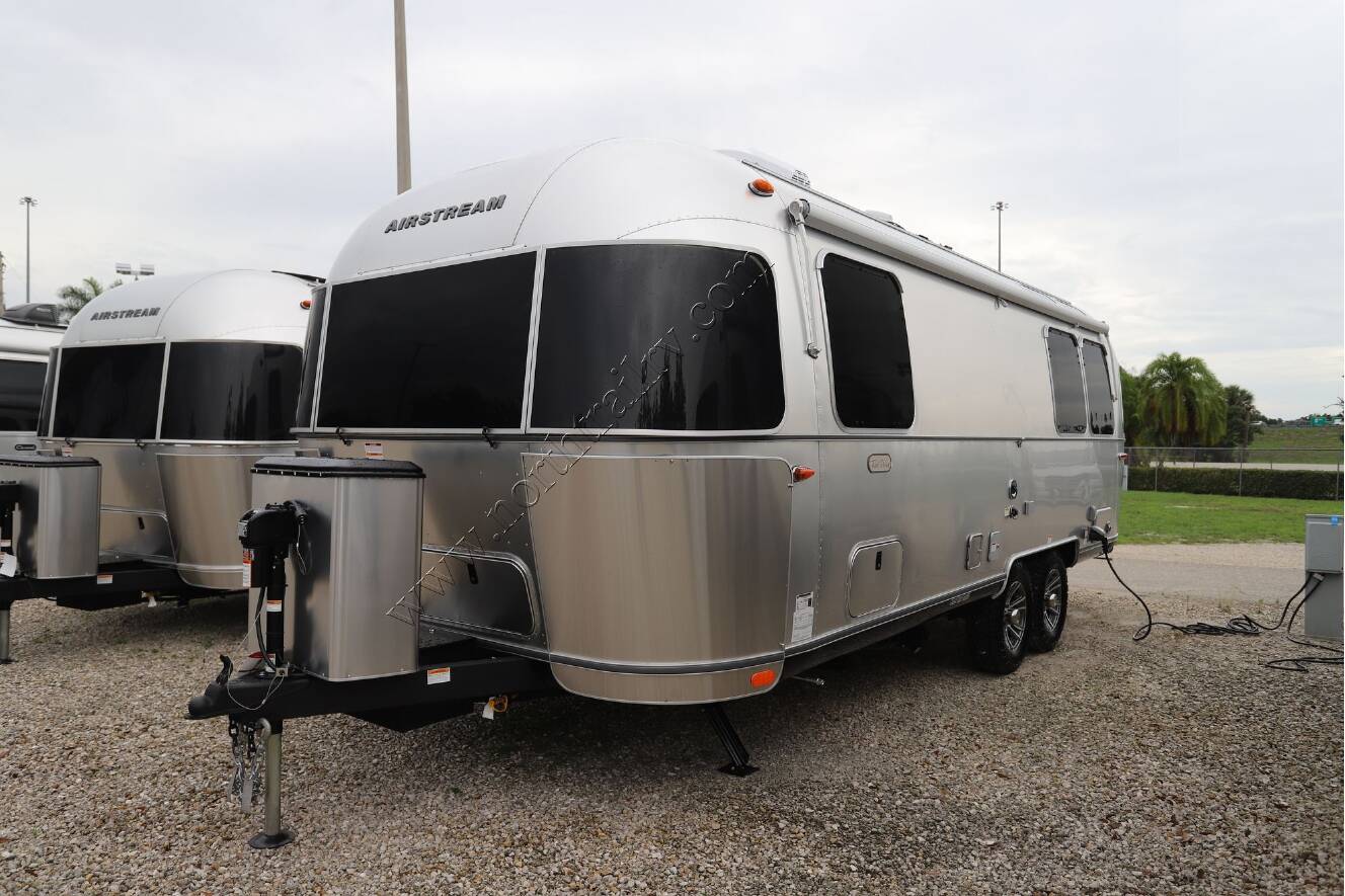 A photo of this 2026 Airstream Trade Wind 25FB