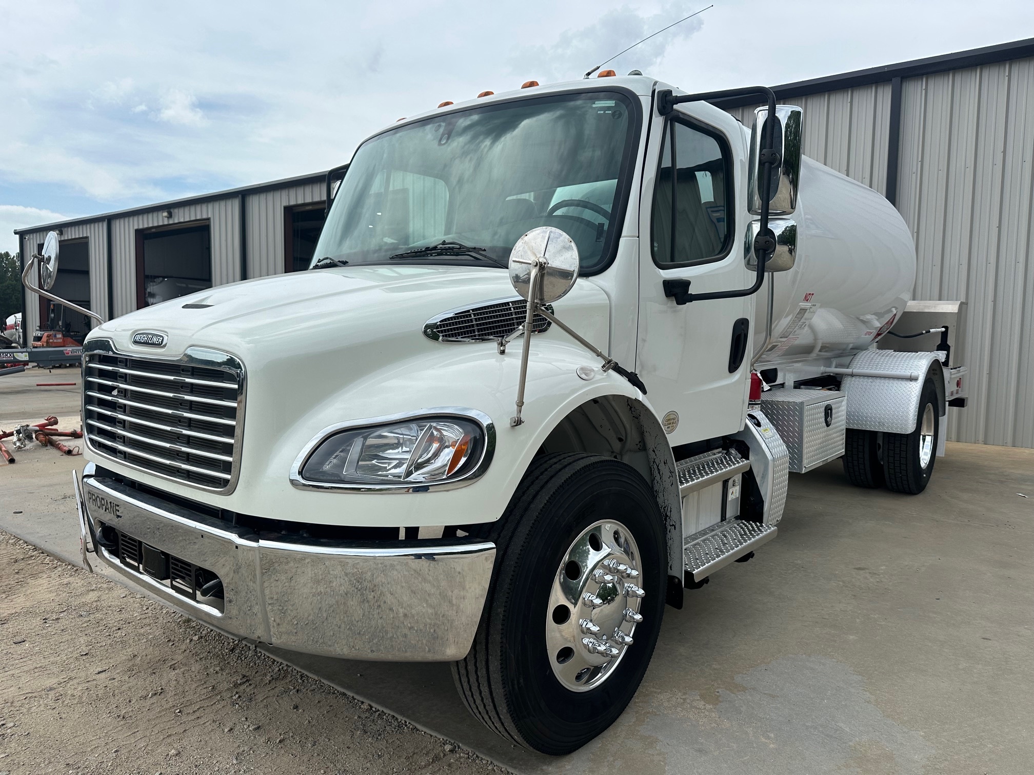2019 FREIGHTLINER BUSINESS CLASS M2 106 in Miami, FL