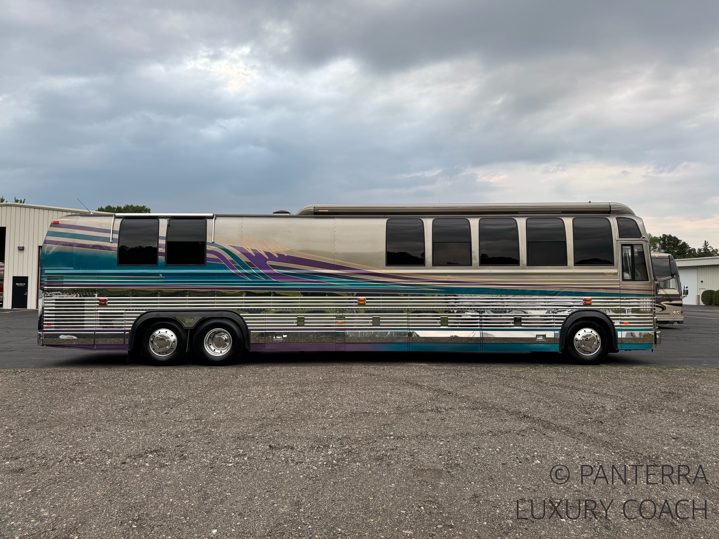 1998 Prevost MARATHON COACH XL in holland MI