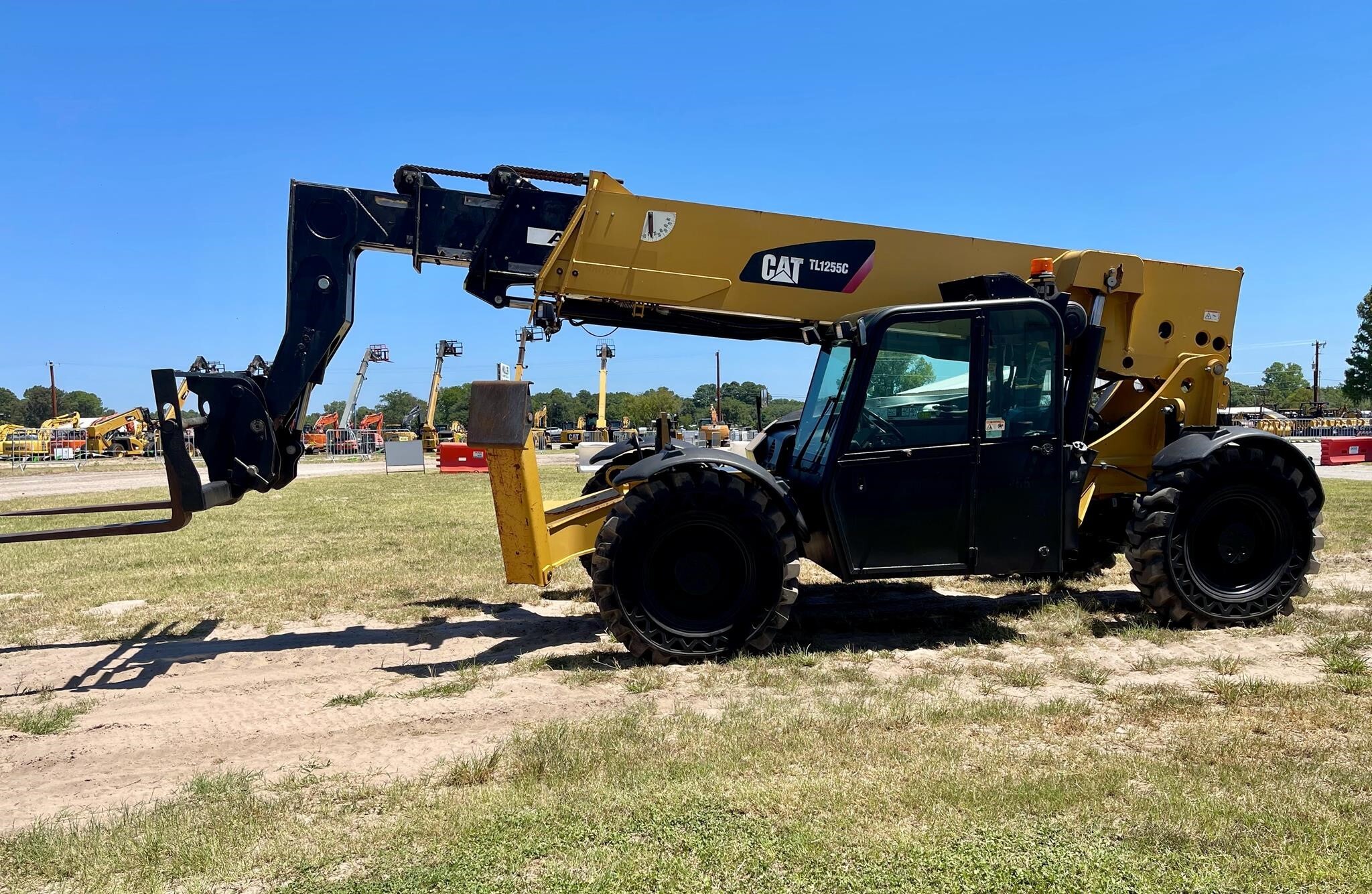 2014 CATERPILLAR TL1255C in Wills Point, TX