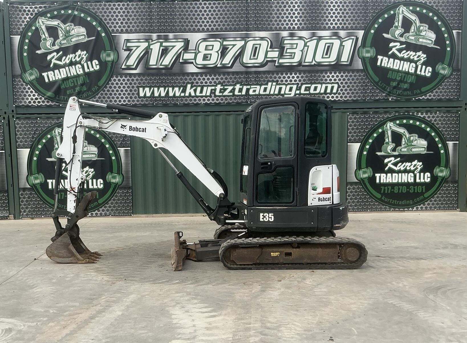 2014 BOBCAT E35 in Littlestown, PA