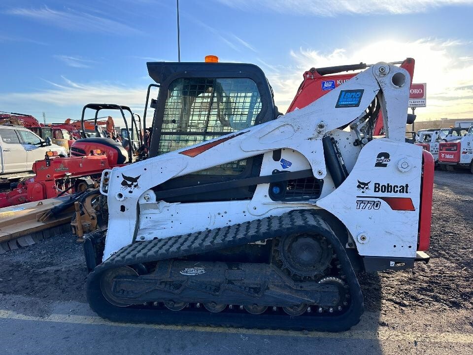 2020 BOBCAT T770 in Anoka, MN
