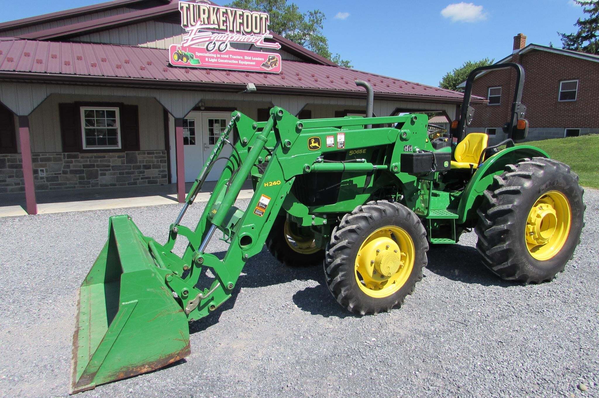 2015 JOHN DEERE 5065E in Chambersburg, PA