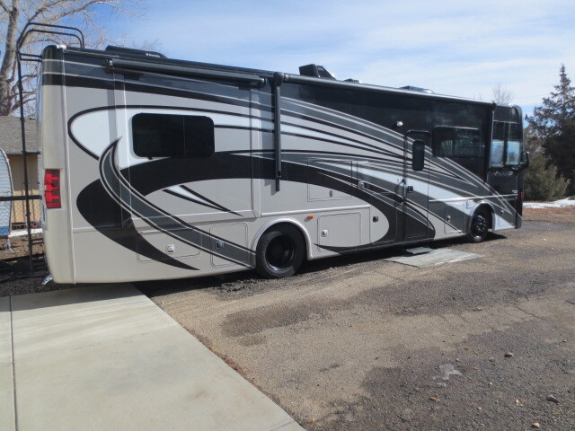 2017 Thor Motor Coach PALAZZO 33 3 in longomt CO