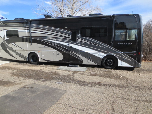 2017 Thor Motor Coach PALAZZO 33 3 RV