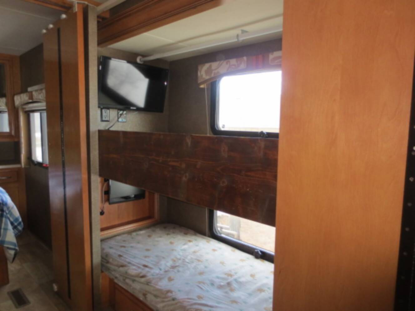A photo of this 2017 Thor Motor Coach PALAZZO 33 3