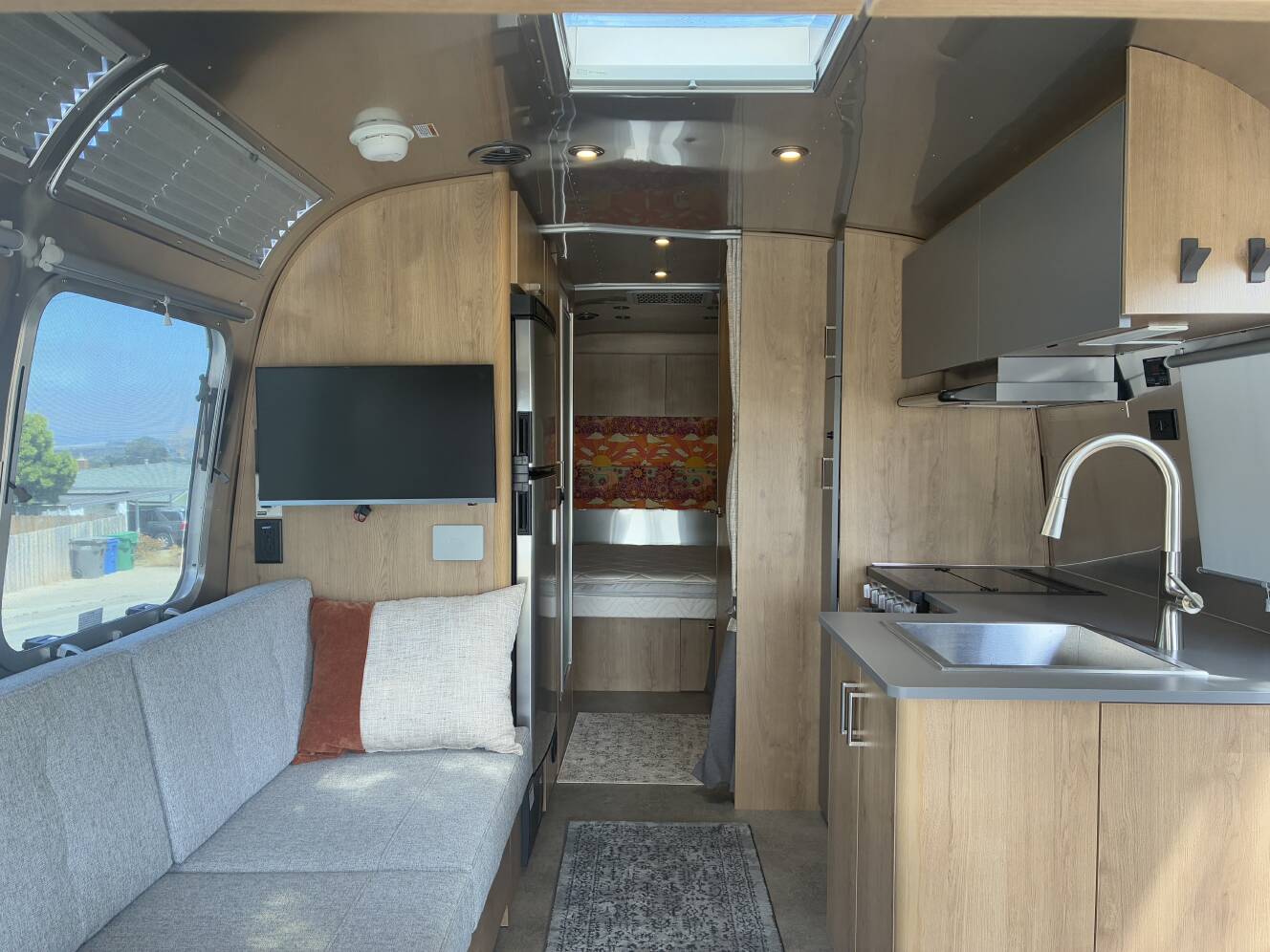 A photo of this 2025 Airstream TRADE WIND 25FBQH