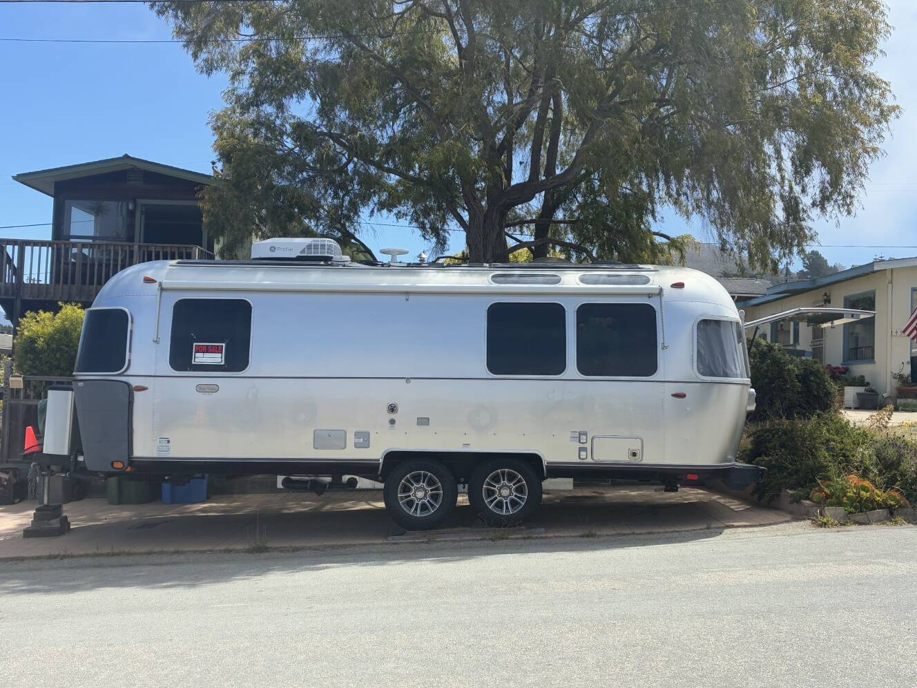 A photo of this 2025 Airstream TRADE WIND 25FBQH