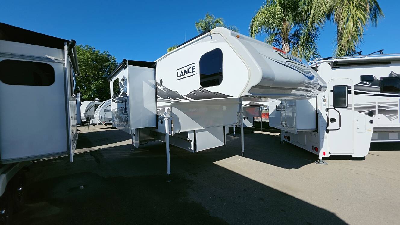 A photo of this 2026 Lance 1062