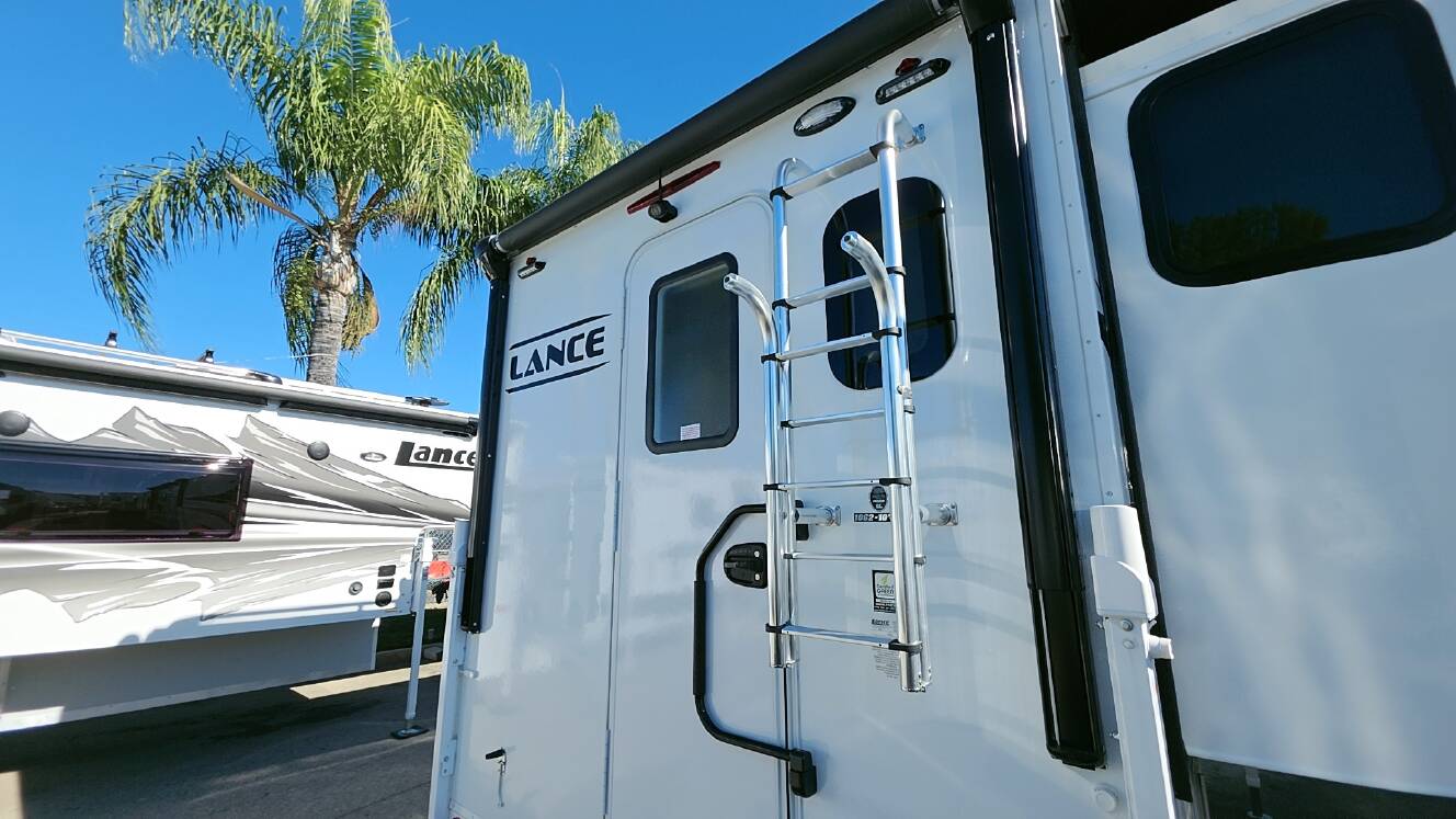 A photo of this 2026 Lance 1062