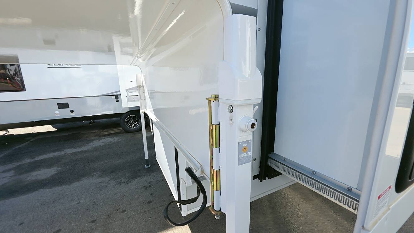 A photo of this 2026 Lance 1062