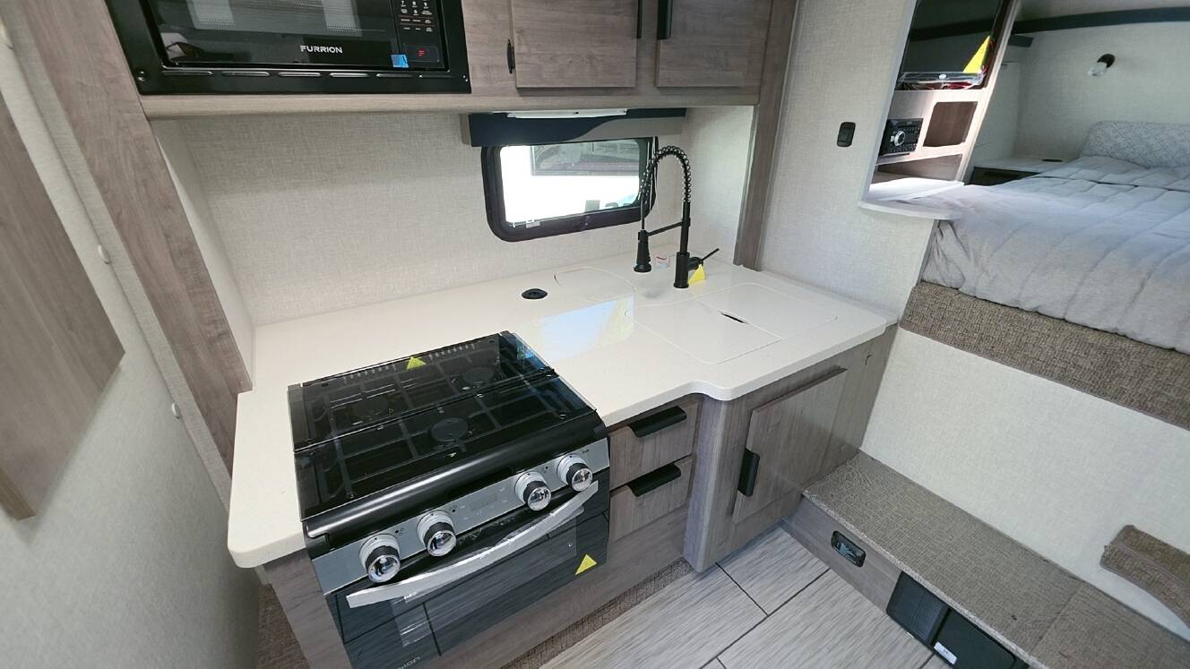 A photo of this 2026 Lance 1062