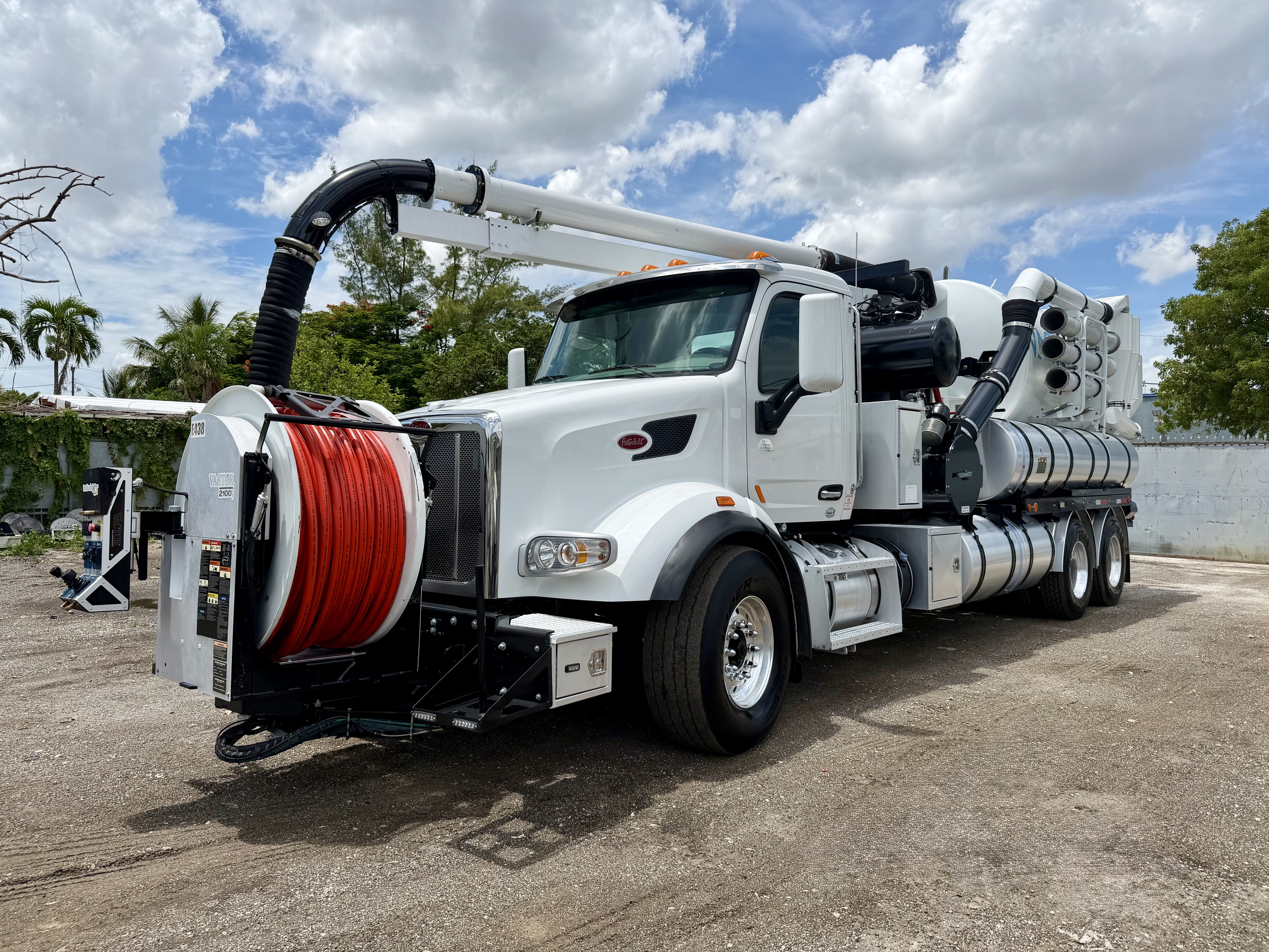 2020 PETERBILT 567 in Miami, FL