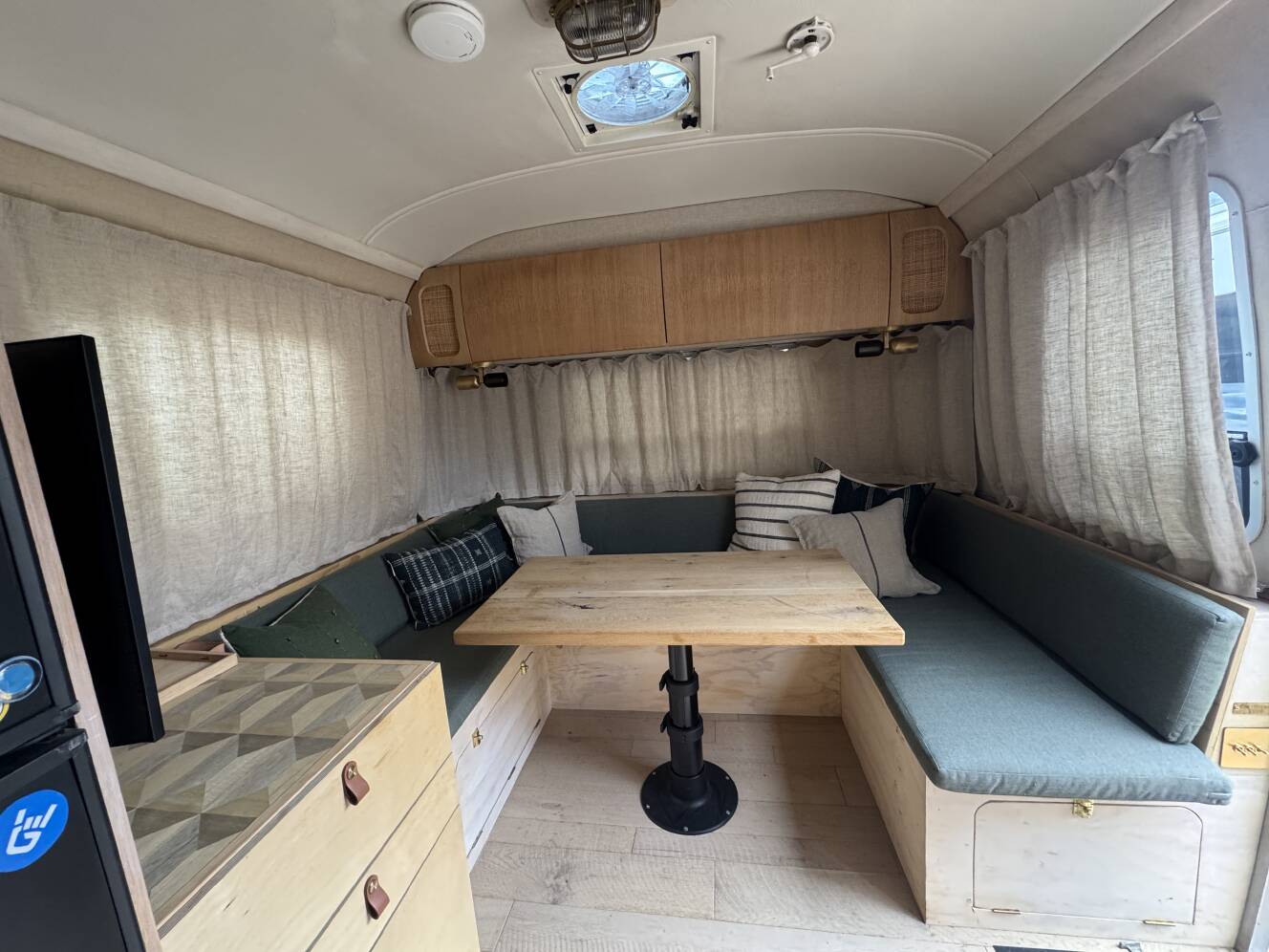 A photo of this 2002 Airstream SAFARI 25LS