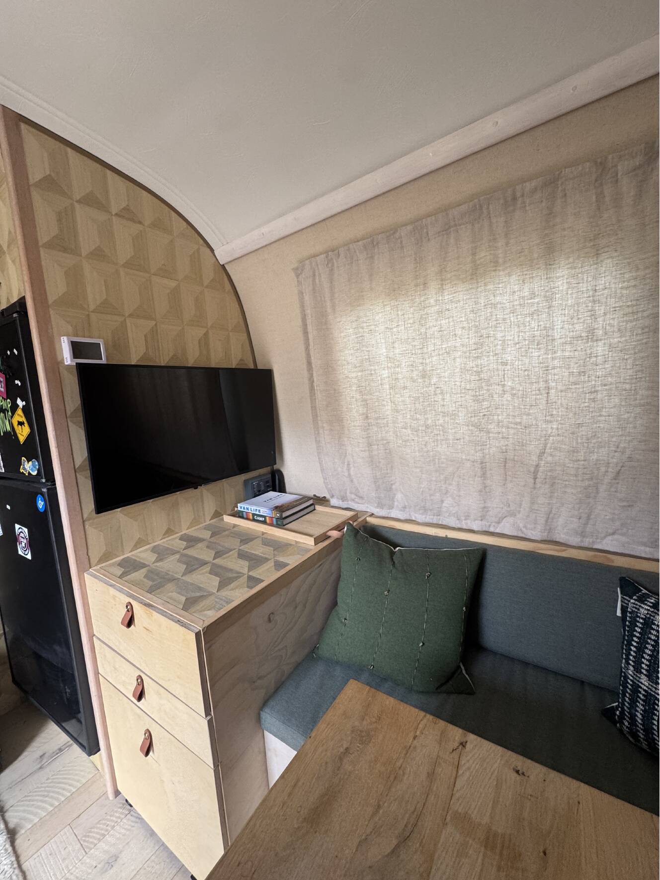 A photo of this 2002 Airstream SAFARI 25LS