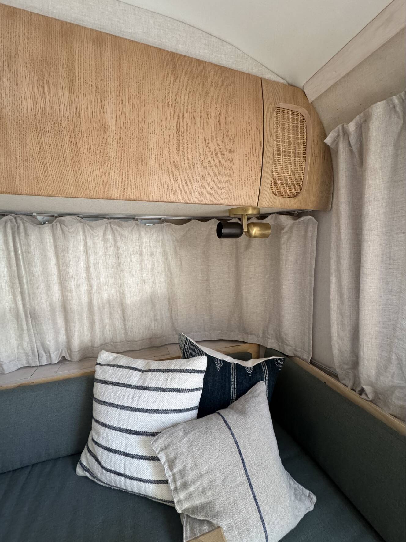 A photo of this 2002 Airstream SAFARI 25LS