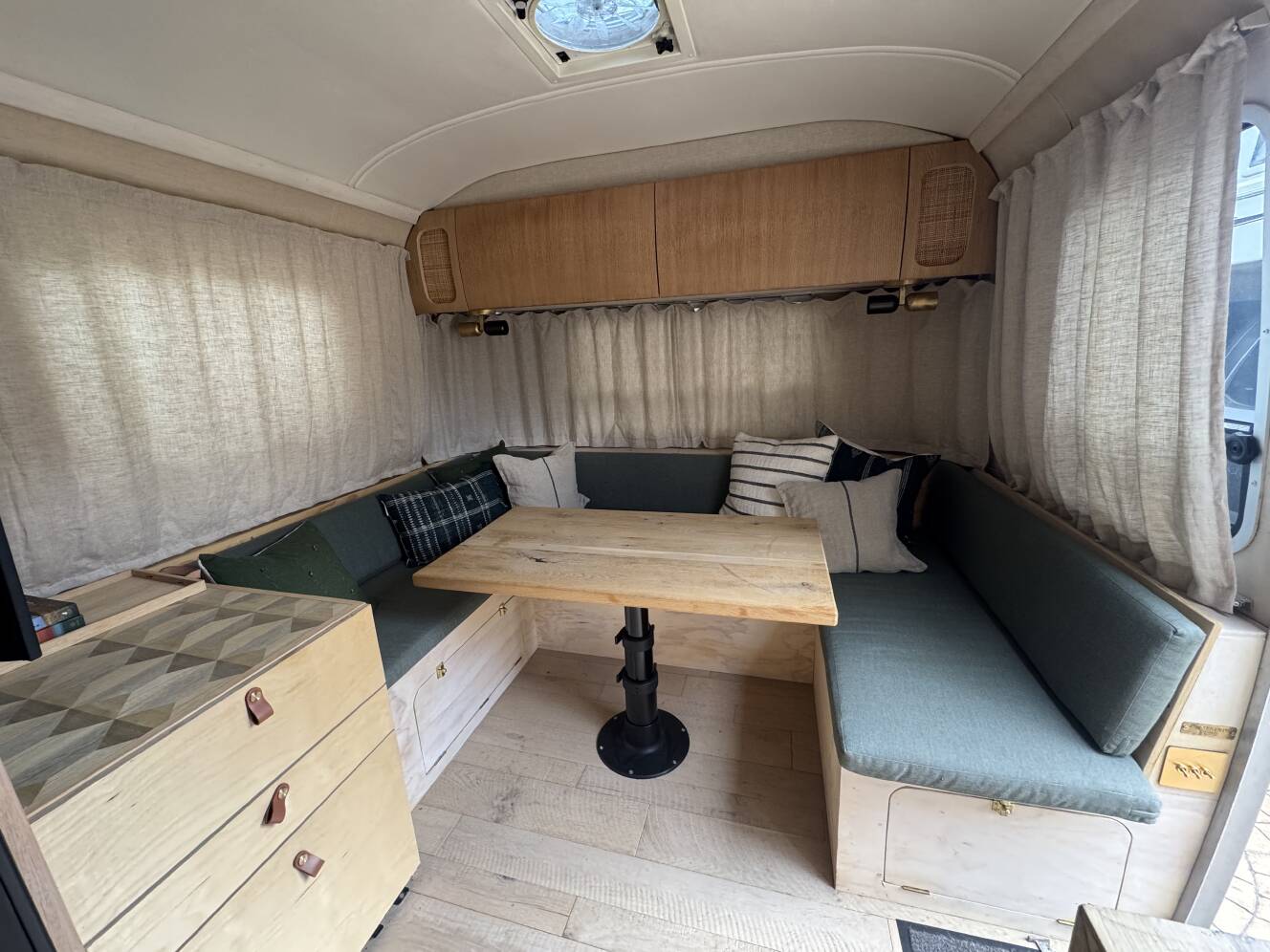 A photo of this 2002 Airstream SAFARI 25LS