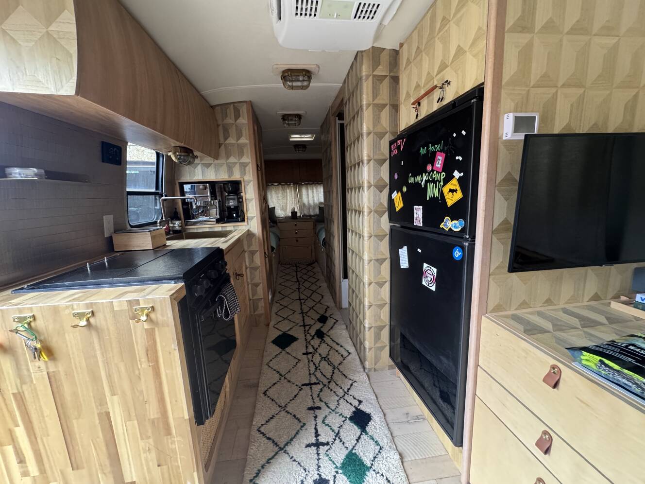 A photo of this 2002 Airstream SAFARI 25LS
