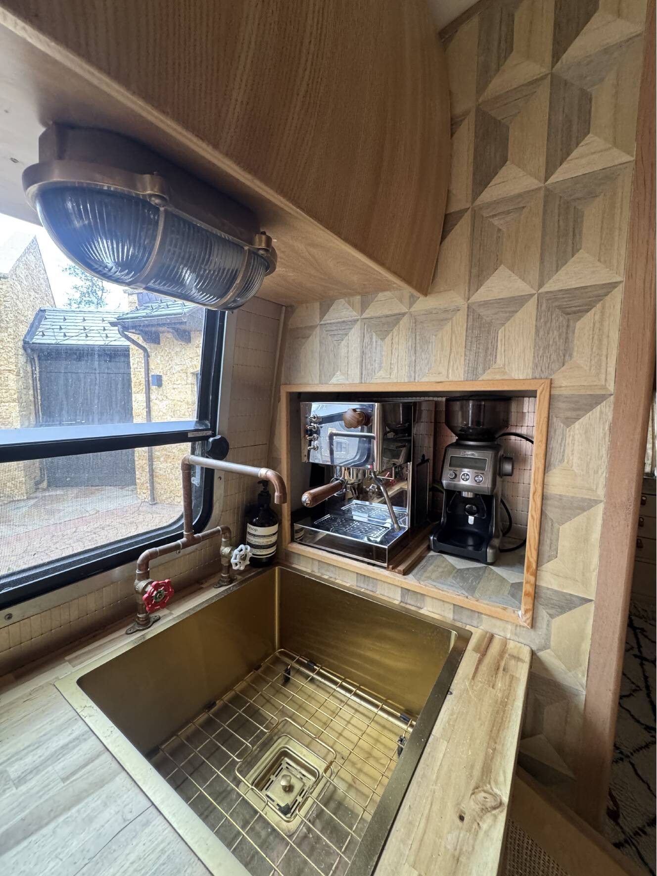 A photo of this 2002 Airstream SAFARI 25LS