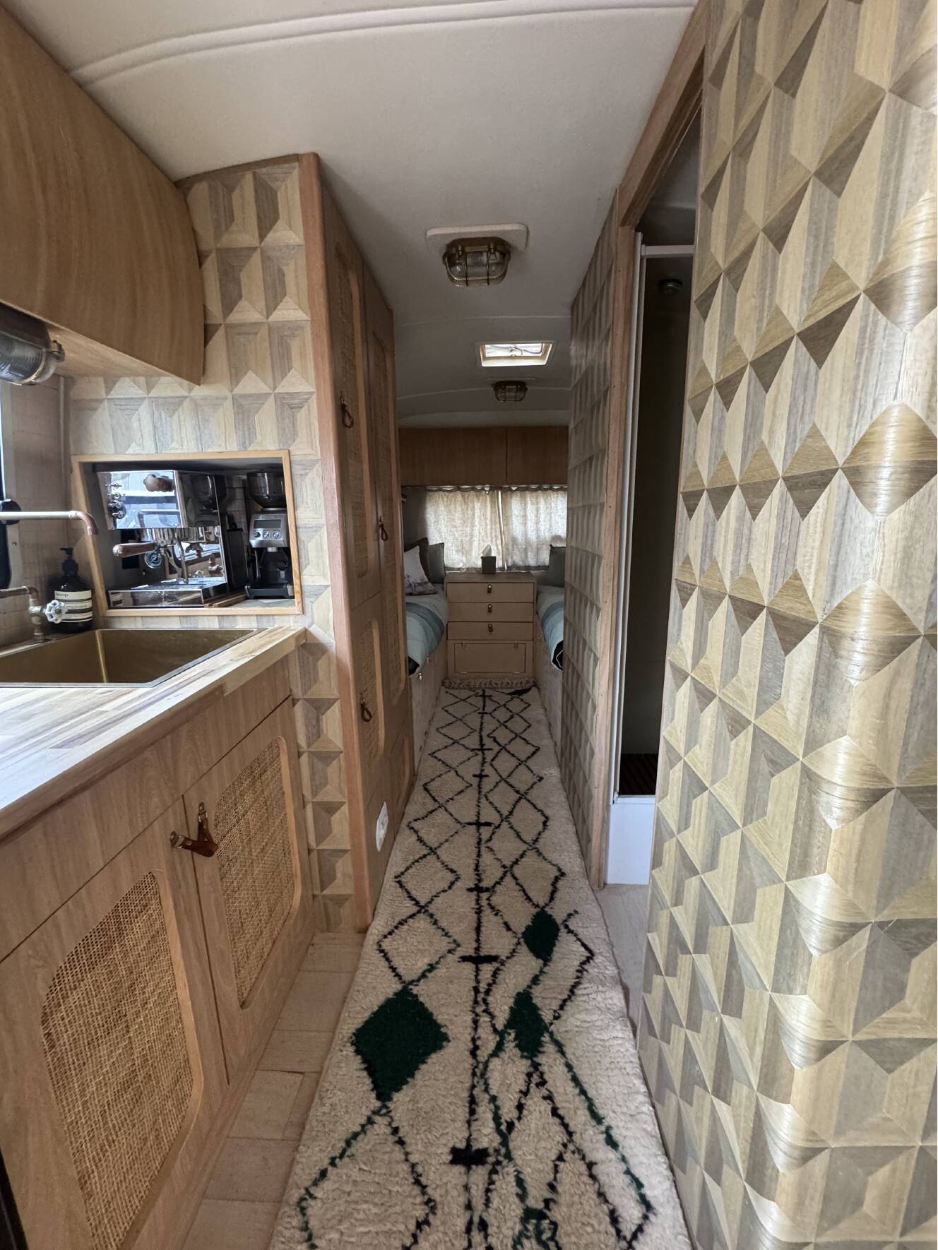 A photo of this 2002 Airstream SAFARI 25LS
