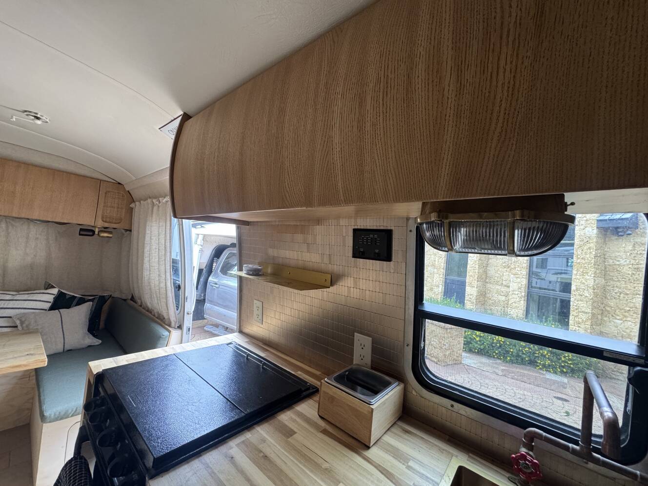 A photo of this 2002 Airstream SAFARI 25LS