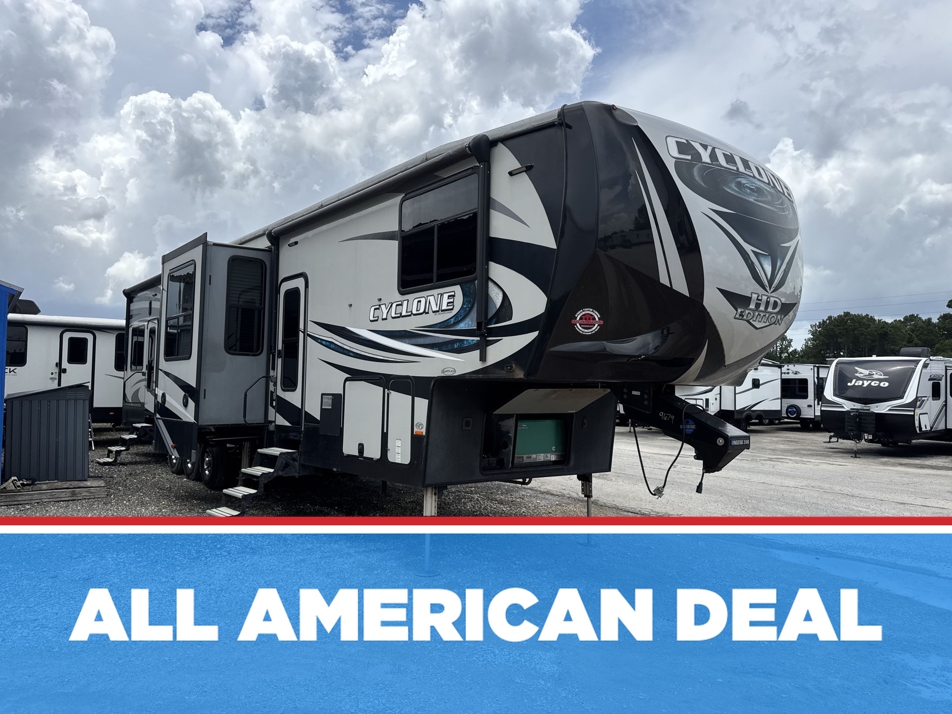 2018 Heartland Cyclone 4005 Fifth Wheel Toy Hauler RV