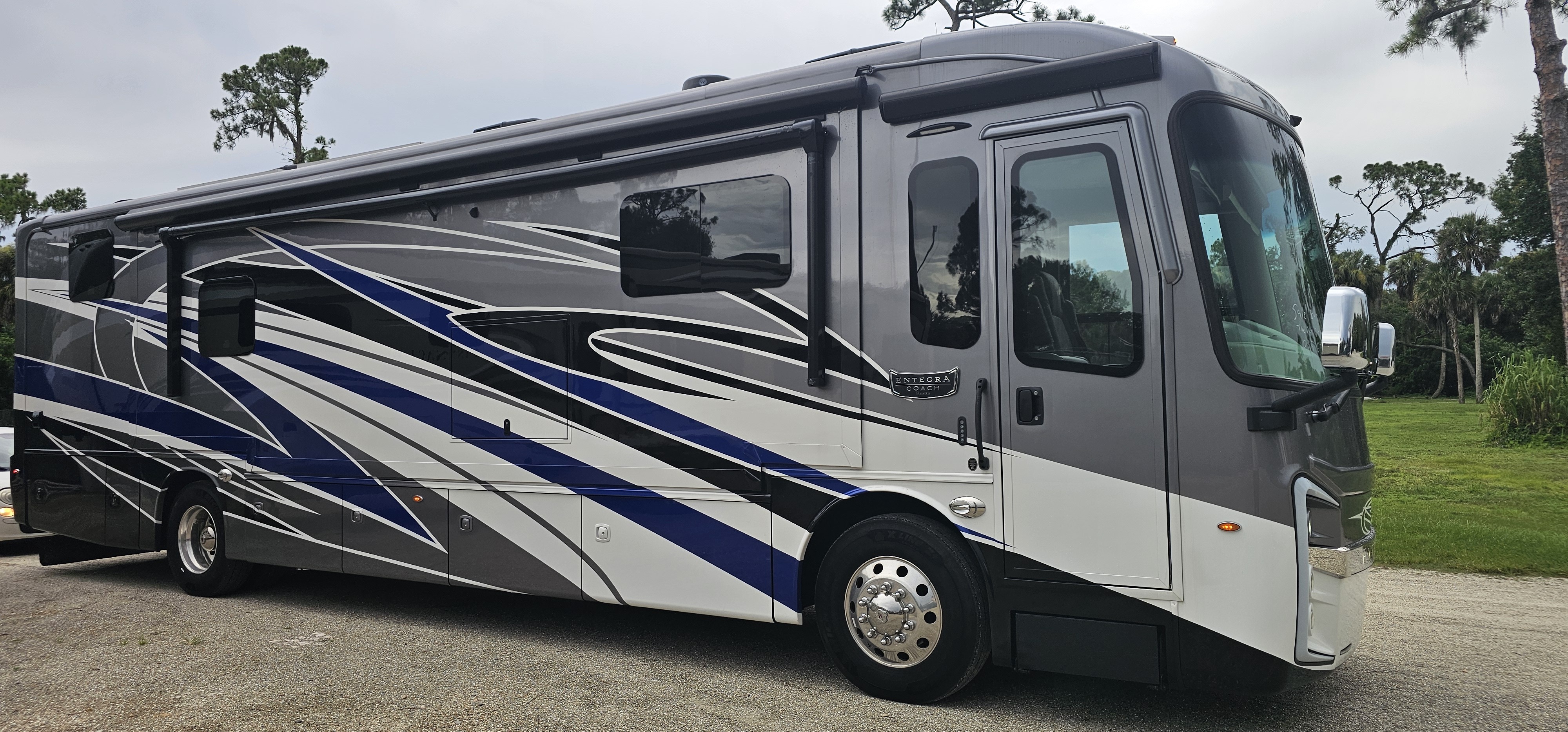 2025 Entegra Coach REATTA 39BH Class A Diesel Motorhome - Diesel Pusher RV