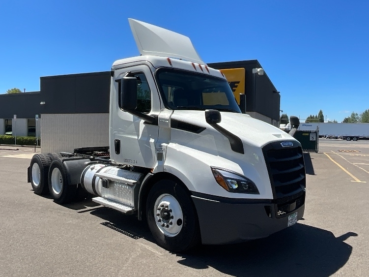 2020 FREIGHTLINER CASCADIA 116 in Portland, OR