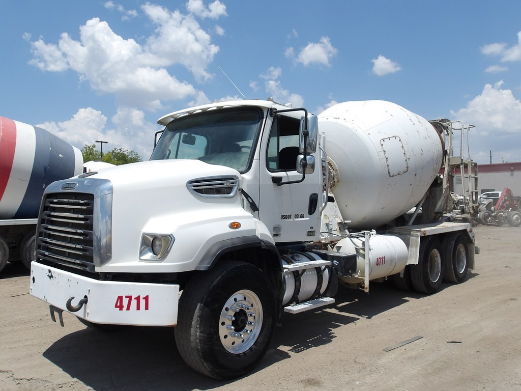2015 FREIGHTLINER 114 SD in Houston, TX