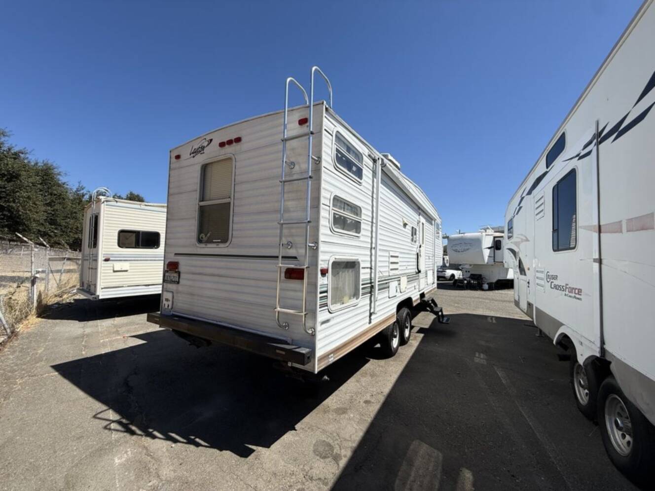 A photo of this 2004 Skyline LAYTON 297