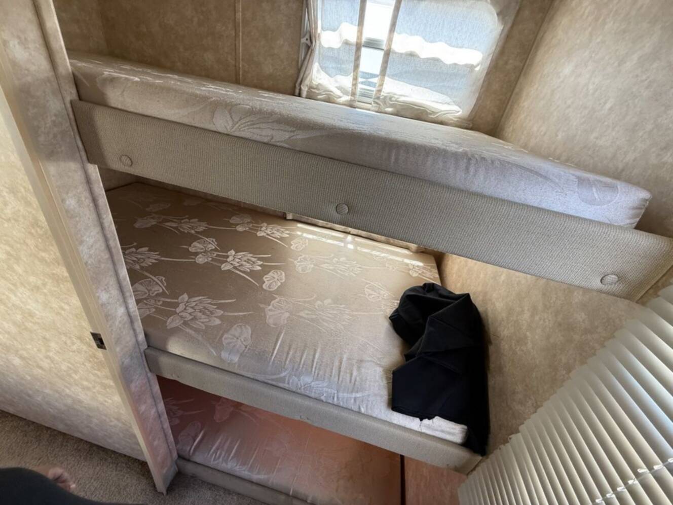 A photo of this 2004 Skyline LAYTON 297