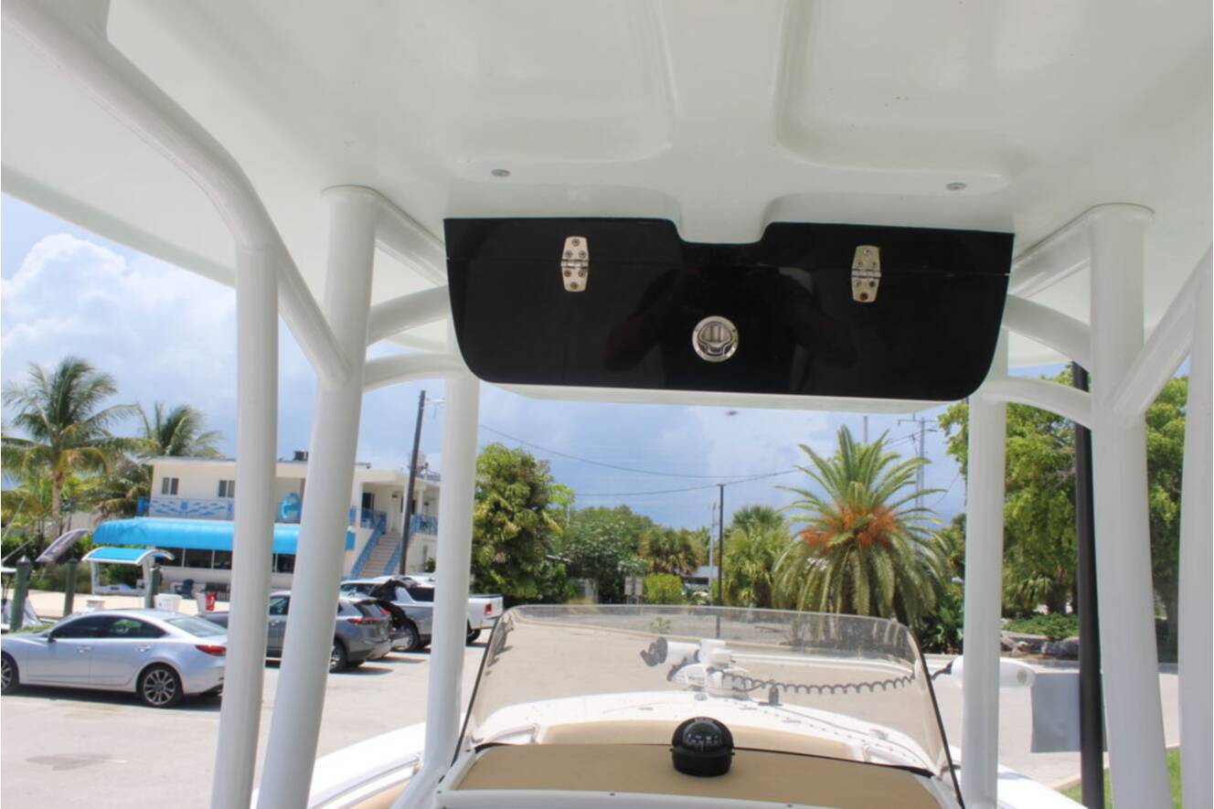 A photo of this 2018 Sportsman Heritage 231 Center Console