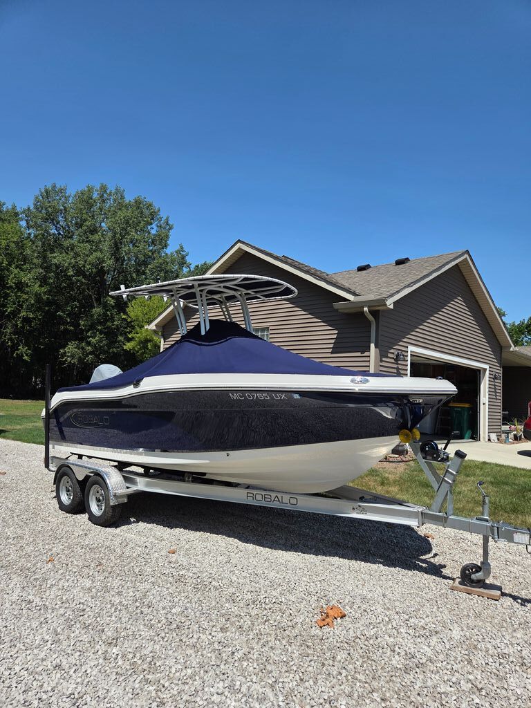 2023 Robalo R202 Explorer R242EX in new boston MI