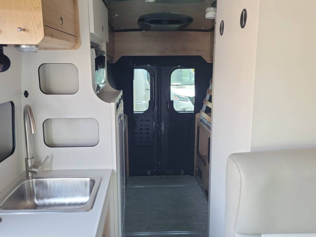 A photo of this 2026 Airstream Rangeline 21